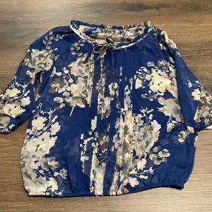 Womens Express dressy shirt, excellent condition!  Size Medium